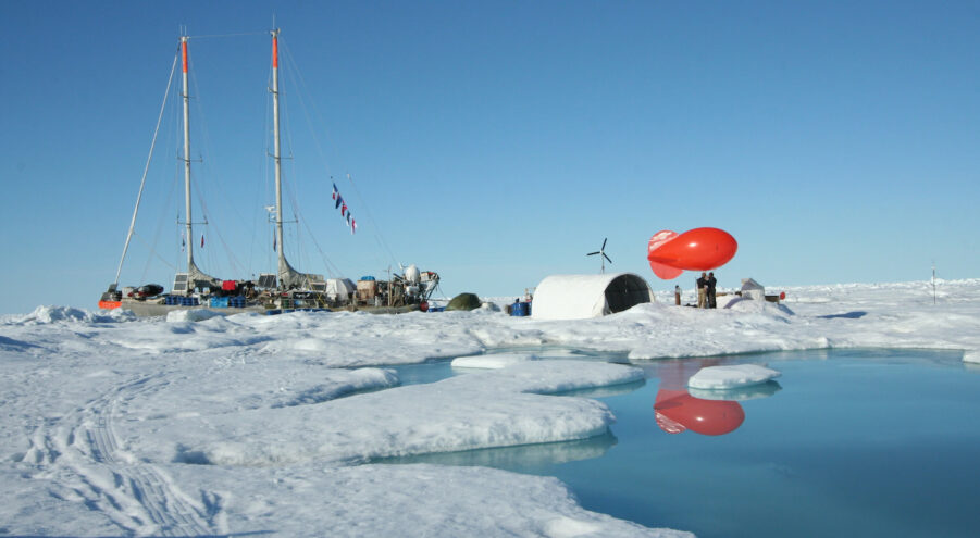 Camp de base scientifique de tara en arctique
