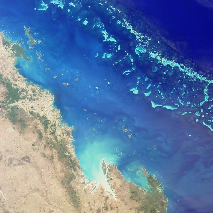 La grande barrière de corail photographiée de l'espace lors de l'expédition Tara Pacific.