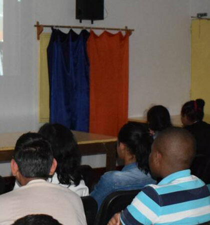 Visioconférence avec une chercheuse depuis une classe de Madagascar.
