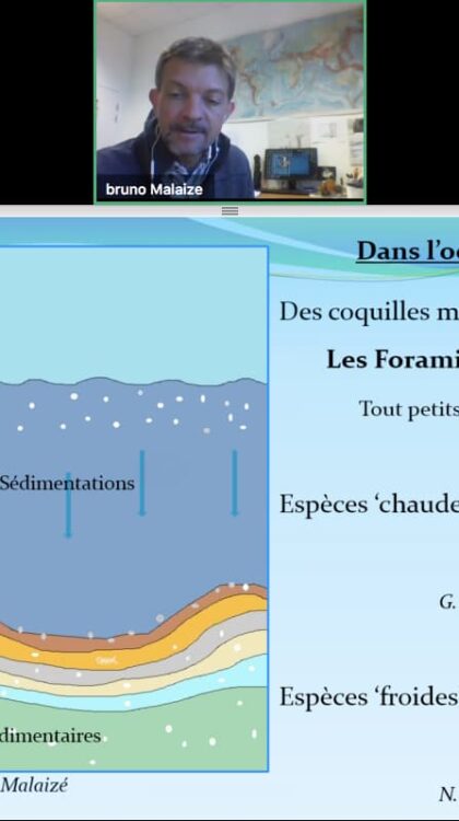 Bruno Malaizé, enseignant-chercheur à l’Université de Bordeaux, présente aux élèves comment reconstituer les climats du passé à partir de micro-organismes ayant vécu il y a des milliers d’années !