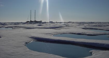 Tara sur la banquise arctique