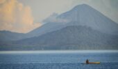 Pêcheur sur son embarcation