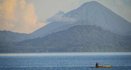 Pêcheur sur son embarcation