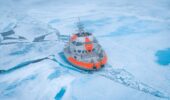 Tara Polar Station emprisonnée dans la banquise ©Maéva Bardy