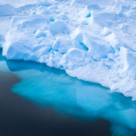 海氷：極地の見張り役、気候変動の重要な指標