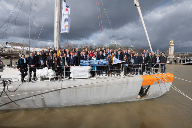 Les 45 députés à bord de Tara