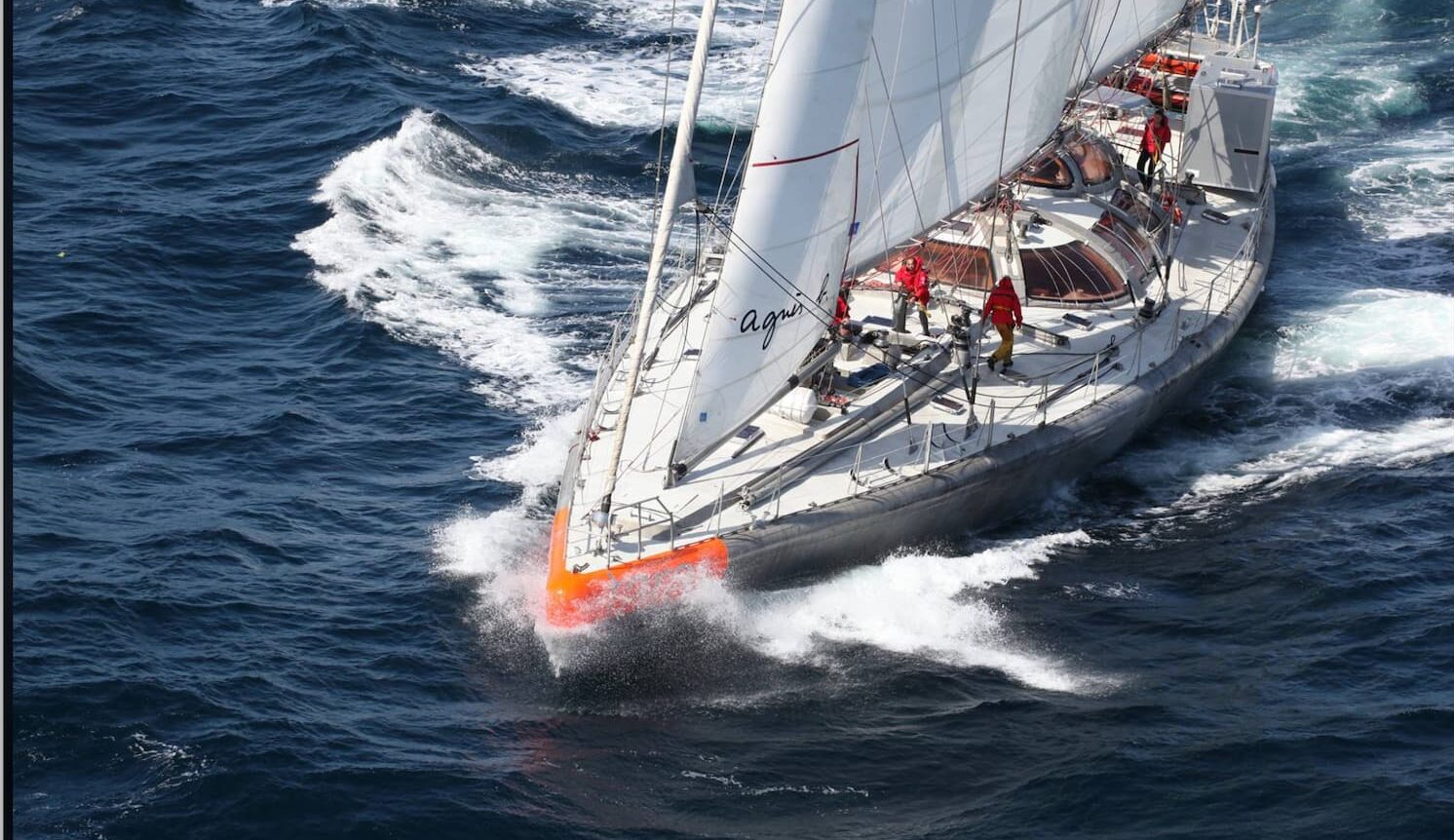 La goélette en pleine navigation.