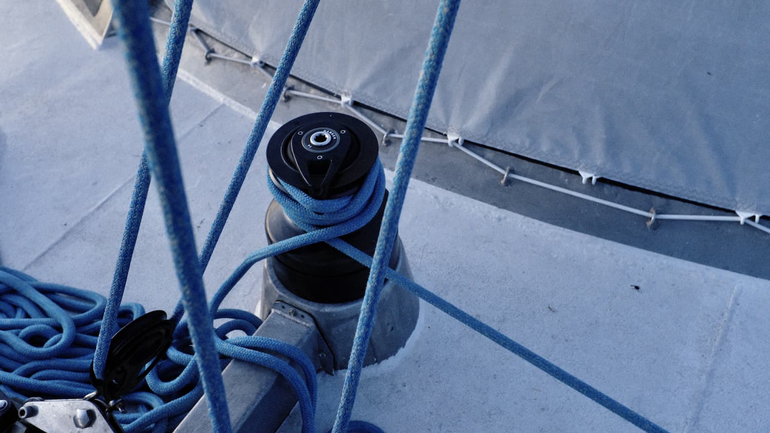 Œuvre d'Antoine Bertin : photo de cordage sur Tara