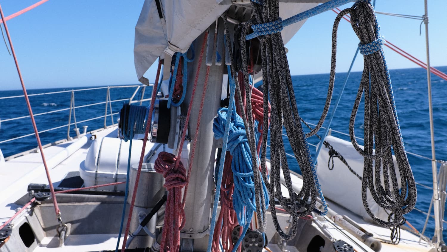 Œuvre d'Antoine Bertin : photo de cordage sur Tara