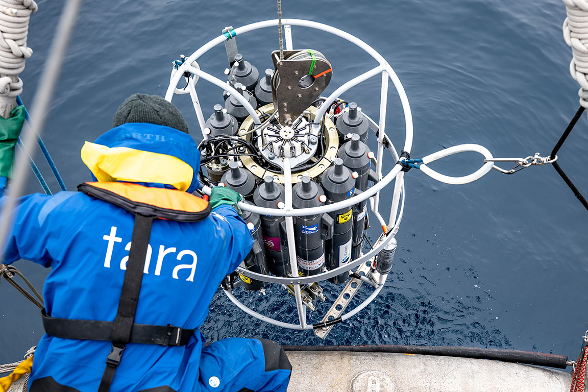 Mise à l'eau de la rosette, instrument scientifique