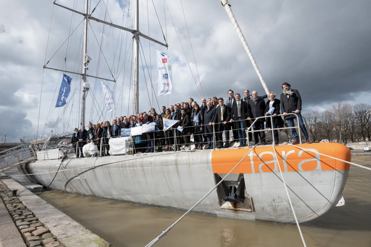 In 2020, the President of the National Assembly and 45 deputies were welcomed aboard the schooner Tara. They called for protection of the Ocean by promoting a proposed resolution for the conservation and sustainable use of the high seas.