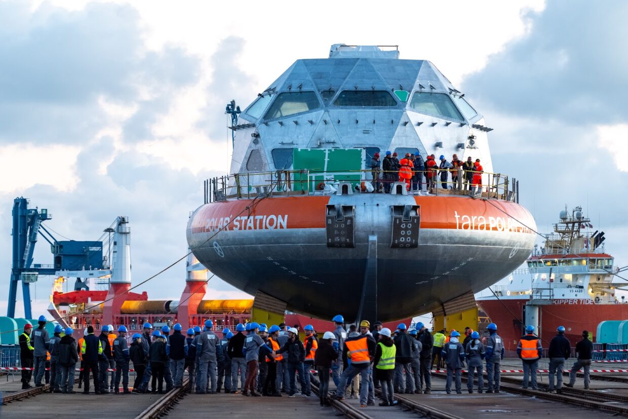 Un navire conçu pour la science et la glace