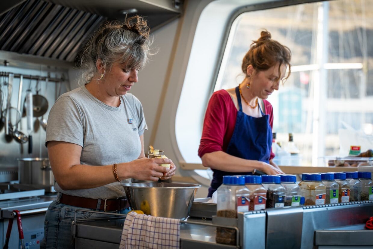 Carole et Sophie en cuisine ©Maéva Bardy
